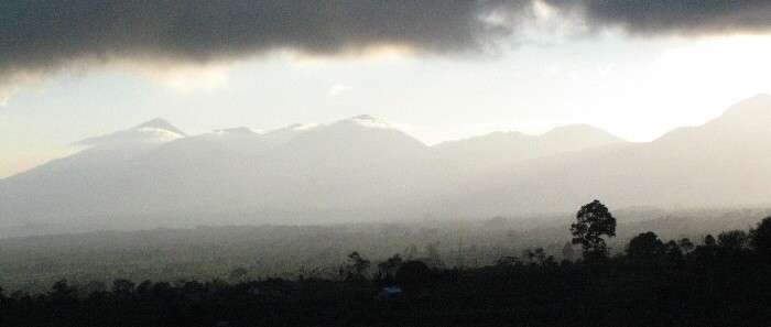 �o�����������̉ΎR�Q�i�L���^�}�[�j�������j